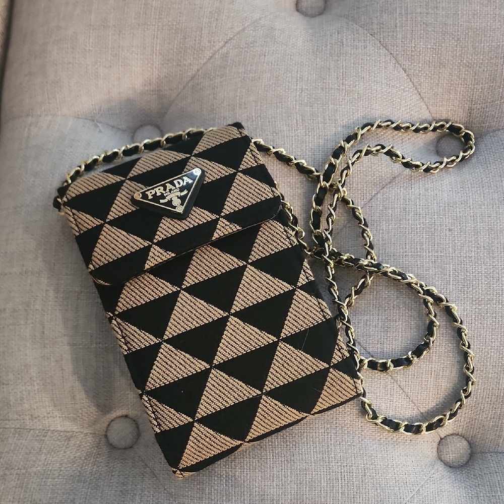 Fashion Black and Tan Triangle Pattern Crossbody
